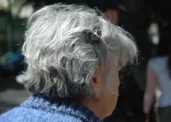 Antecipação de 13º salário a aposentados e pensionistas em 2022 estaria ameaçada, diz jornal