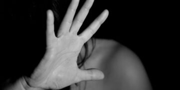 Câmera flagra mulher sendo abusada em Apucarana