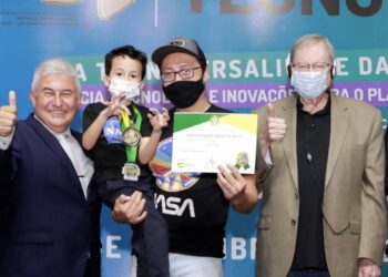 Brasileiro de 5 anos é o mais jovem a descobrir asteroide no mundo