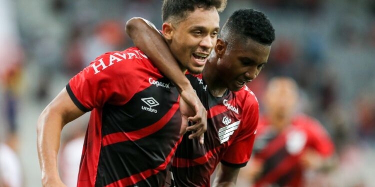 Com o time principal, Athletico derrota o Rio Branco e volta a vencer no Paranaense