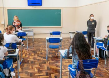 Aulas presenciais na rede estadual de ensino retornam nesta segunda-feira