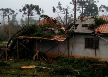 Ventos de até 80km/k deixam um rastro de destruição na área rural entre Lapa e Balsa Nova