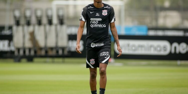 Robson Bambu presta depoimento à polícia e nega estupro; veja o que alega o zagueiro do Corinthians