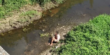 Mulher é agredida, jogada de ponte de 10 metros e passa noite em rio de São José dos Pinhais