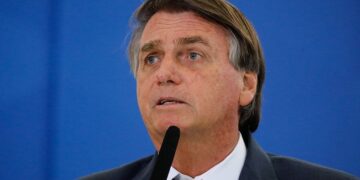 Bolsonaro diz estar ‘empenhado’ em proteger brasileiros na Ucrânia