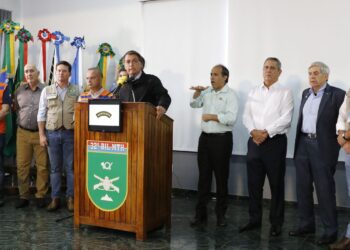 “Cenário quase de guerra”, diz presidente após sobrevoar Petrópolis