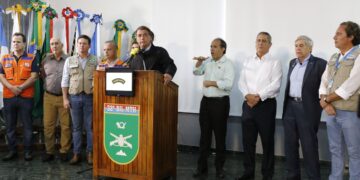 “Cenário quase de guerra”, diz presidente após sobrevoar Petrópolis