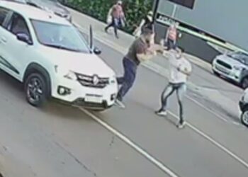 Batida entre dois carros termina em briga de trânsito com homem esfaqueado, em Cascavel