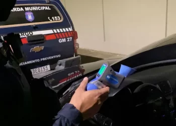 Motorista embriagado arranca a perna de motociclista, dorme na cadeia e é liberado no dia seguinte