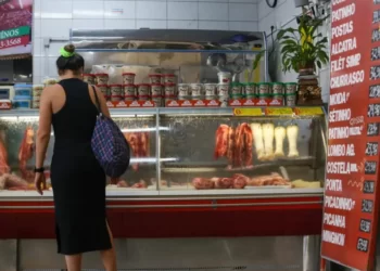 Sem trégua para um churrasquinho no fim de semana: Preço da carne volta a subir no Brasil