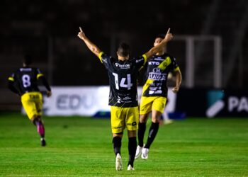 FC Cascavel marca no último minuto e afunda Paraná na crise