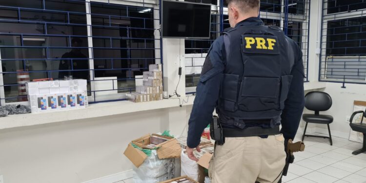 Celulares e cigarros são apreendidos em câmera fria de caminhão na BR-373