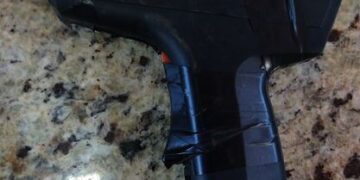 Ladrão invade casa em Apucarana com pistola de cola quente