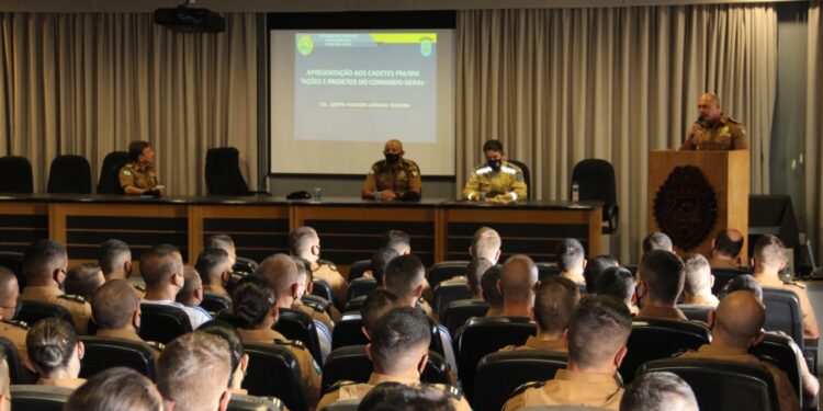 Comandante-Geral se reúne com os Cadetes da Escola de Formação de Oficiais