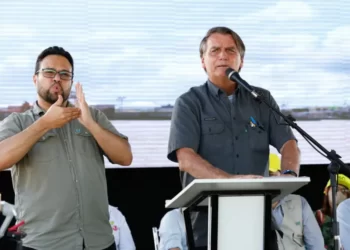 Bolsonaro diz repudiar de ‘forma irrestrita’ o nazismo e faz equiparação com comunismo