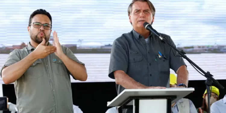 Bolsonaro diz repudiar de ‘forma irrestrita’ o nazismo e faz equiparação com comunismo