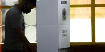 Começa o corre-corre de deputados para janela partidária