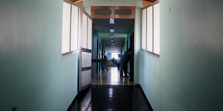 Maioria das mortes por Covid na atual fase é de não vacinados, indicam dados dos estados