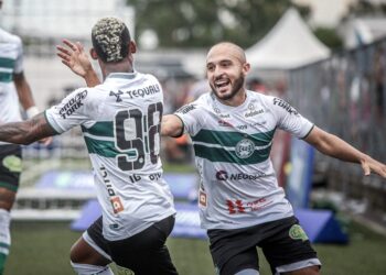 Coritiba visita o Londrina em busca da liderança; escalações, horário e onde assistir