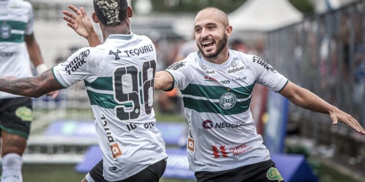 Coritiba visita o Londrina em busca da liderança; escalações, horário e onde assistir