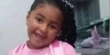 Menina assassinada a facadas tentou correr após ver mãe sendo atacada