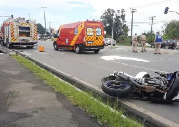 Motociclistas morrem em grave acidente e médico se emociona durante atendimento em Colombo