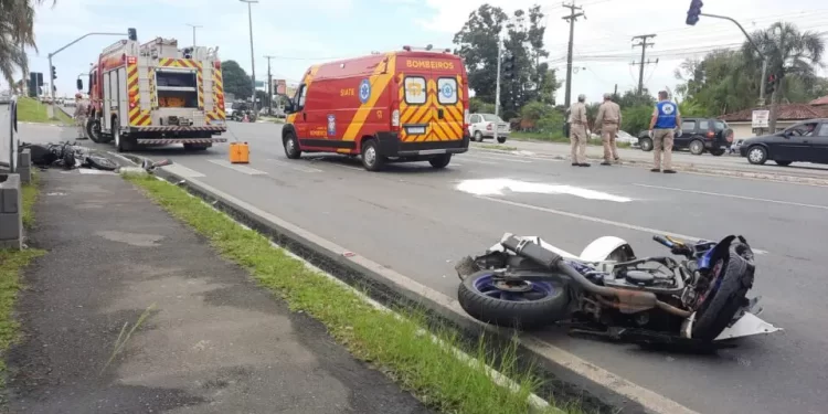 Motociclistas morrem em grave acidente e médico se emociona durante atendimento em Colombo