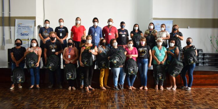 Agentes de combate de endemias recebem kits para combater a Dengue