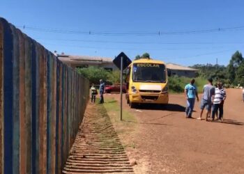 Menino de quatro anos morre após ser atropelado por ônibus em frente a creche que estudava em Diamante do Sul, diz polícia