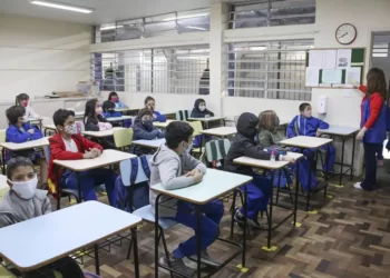 90% das escolas da rede particular devem retomar as aulas presenciais no Paraná