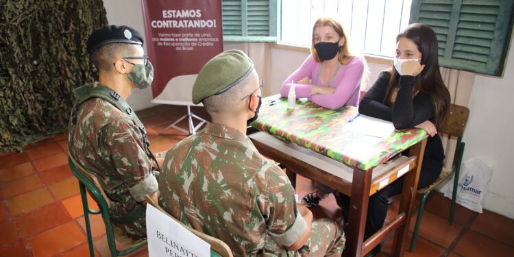 Parceria entre Governo e Exército articula emprego para 650 jovens com baixa no serviço militar
