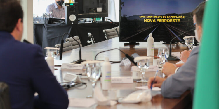 Governador vai a Brasília discutir detalhes do projeto da Nova Ferroeste