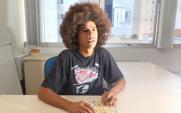 Vereador acusado de invadir igreja pede licença do cargo por razões médicas