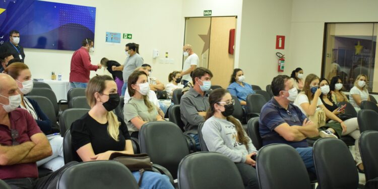 Encontro de gestores e profissionais da saúde do Consórcio Intergestores de Saúde da 5ª Regional