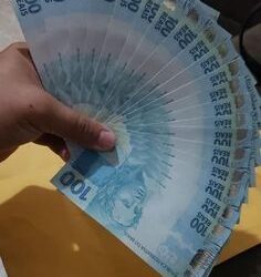 Mulher cai em golpe de falsa benzedeira