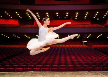 Aluna da Escola de Dança Teatro Guaíra representará o Brasil em competição internacional nos EUA