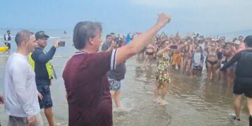 Bolsonaro passa o feriado de Carnaval em Guarujá