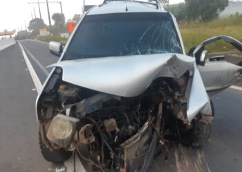 Motorista bate carro em mureta de praça de pedágio e morre, em Imbaú