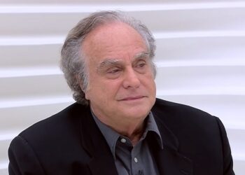 Morre Arnaldo Jabor, jornalista e cineasta do cinema novo, aos 81 anos