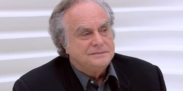 Morre Arnaldo Jabor, jornalista e cineasta do cinema novo, aos 81 anos