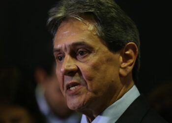 Roberto Jefferson comanda PTB mesmo afastado pelo STF, mostram mensagens