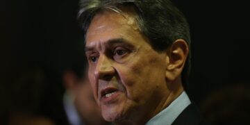 Roberto Jefferson comanda PTB mesmo afastado pelo STF, mostram mensagens