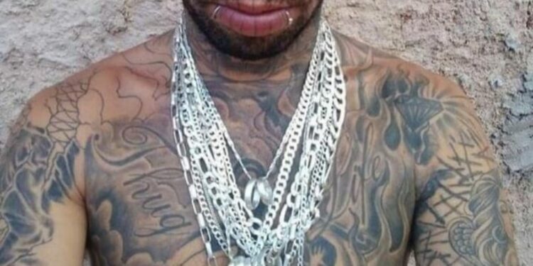 ‘Eu acho bonito’, diz tatuador conhecido como ‘demônio’ e ‘satanás’ de Ceilândia, no DF