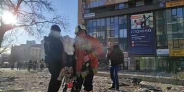 Putin ataca centro de Kiev e enfrenta resistência de forças da Ucrânia