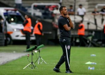 Sob comando de Lázaro, Corinthians tem média de mais de três gols por jogo