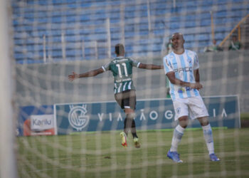 Coritiba estreia reforços, e vence o Londrina