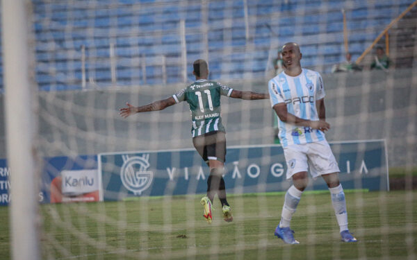 Coritiba estreia reforços, e vence o Londrina