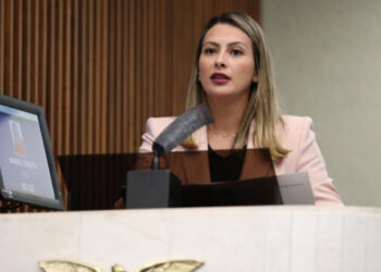 Deputada critica na Assembleia cassação de vereadora