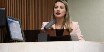 Deputada critica na Assembleia cassação de vereadora