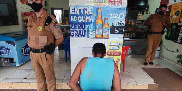 Comerciante é esfaqueado após negar venda de bebida